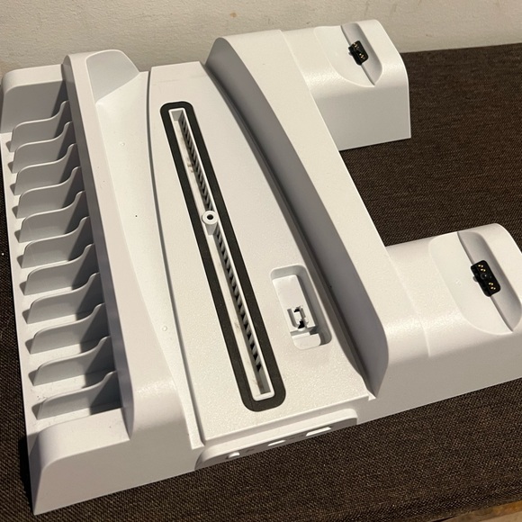 PS5 Fan with game storage & dual-controller charging station - Picture 1 of 4